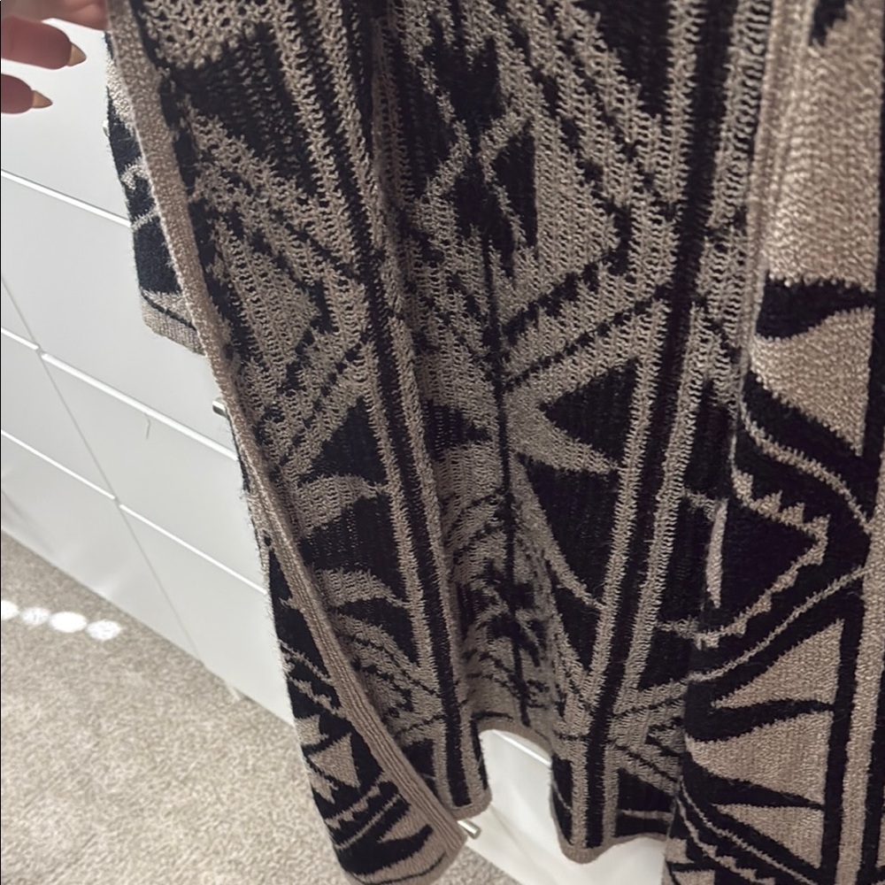 Geometric Patterned Black And Beige Sweater / Car… - image 5
